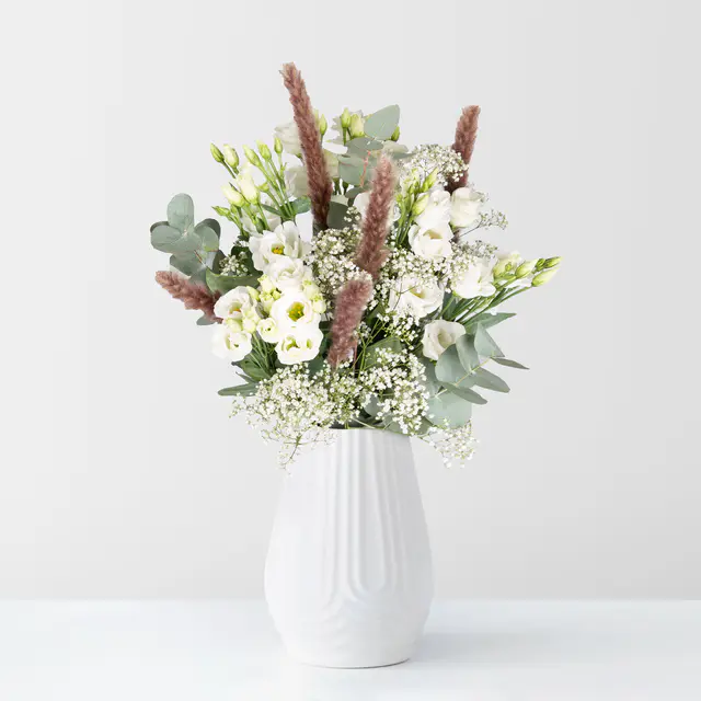 Weißer Schnittblumen-Mix mit Lisianthus & Pampasgras