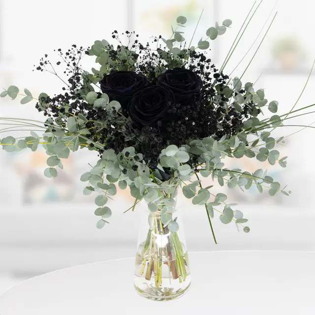 Schwarzer Blumenstrauß mit Rosen