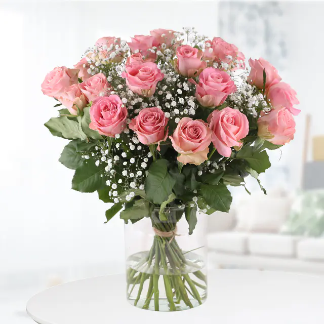 Rosa Rosen mit Schleierkraut - Premium-Rosen